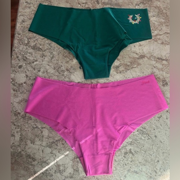 VS PINK Christmas No Show Cheekster Panties Large Multi 5 Pack NEW - Picture 2 of 10